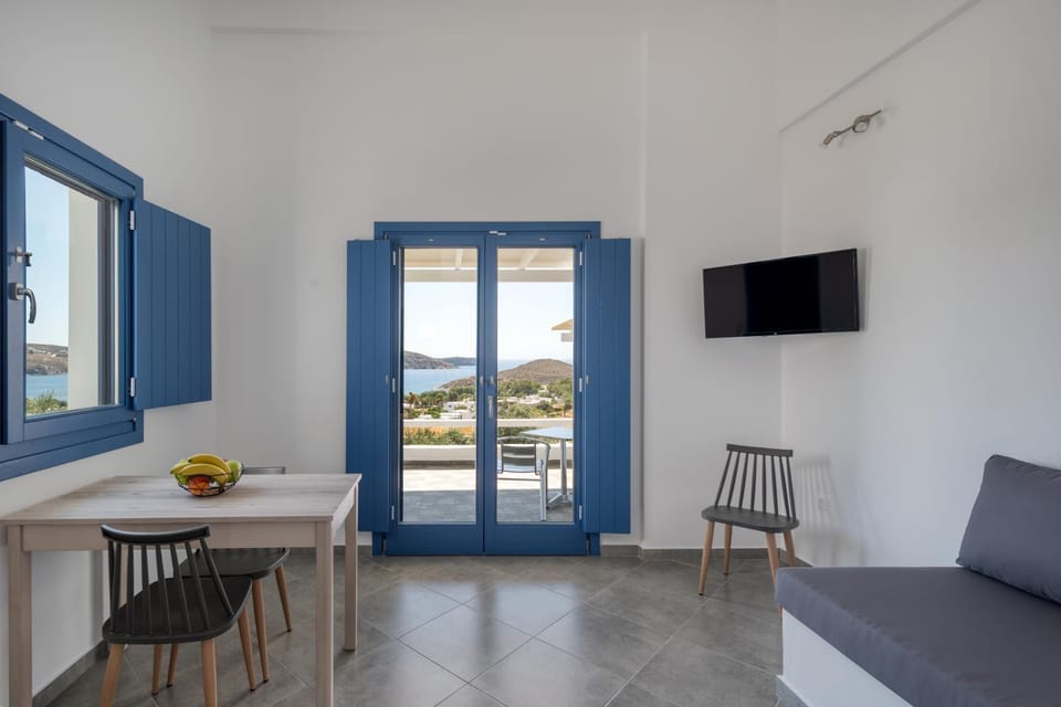 Sunrise Apartment in Milos