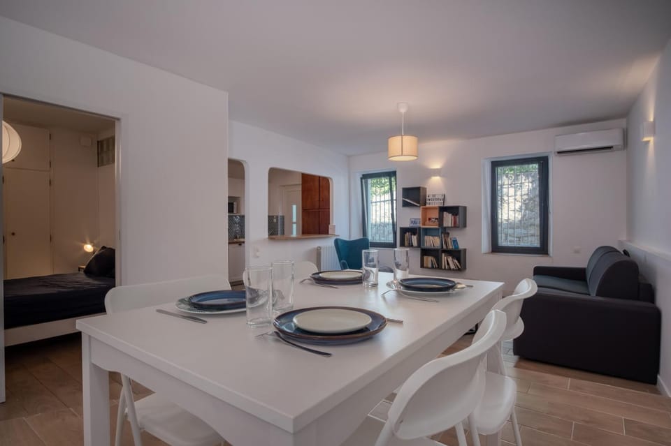 Living room, Dining area