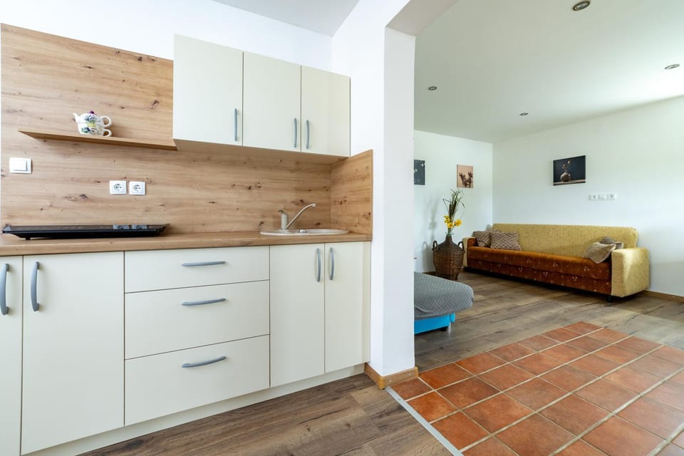 Kitchen or kitchenette, Seating area