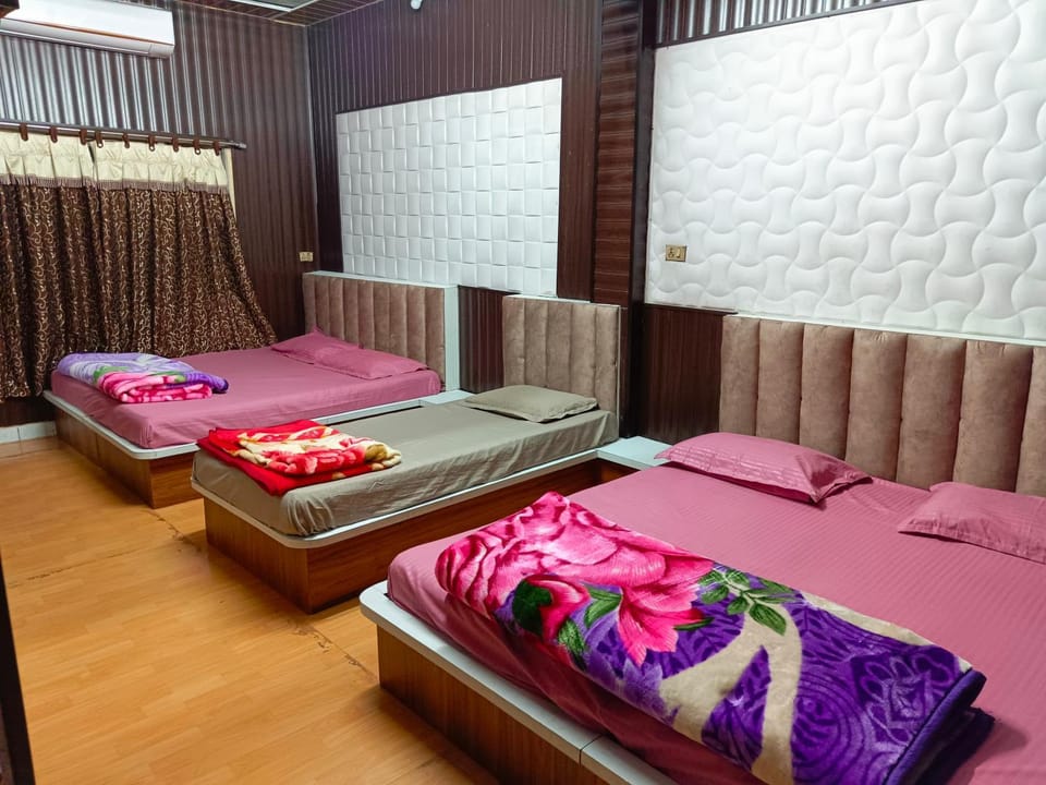 Bed, Bathroom, Photo of the whole room, Bedroom, air conditioner