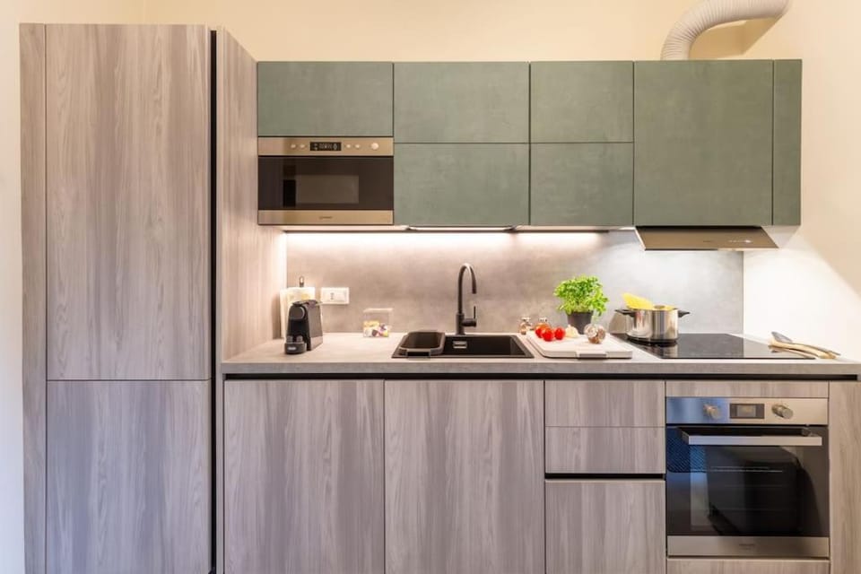 Coffee/tea facilities, dishwasher, oven, stove