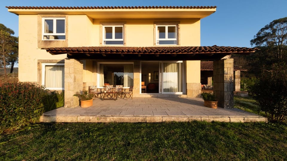 Facade/entrance, Off site, Balcony/Terrace