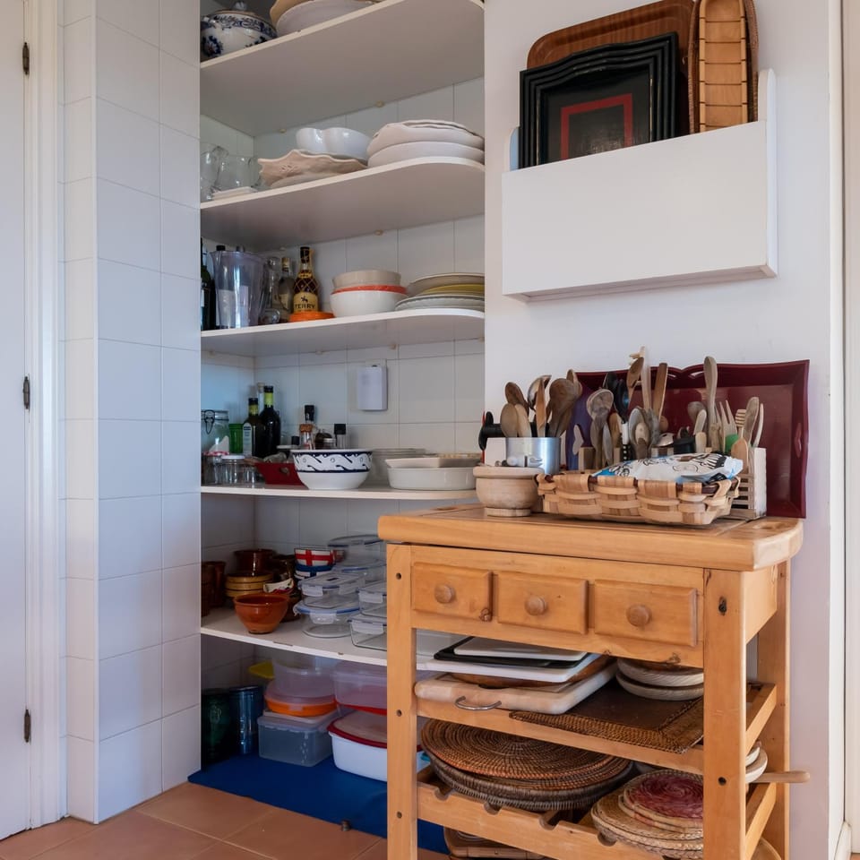 Kitchen or kitchenette, storage