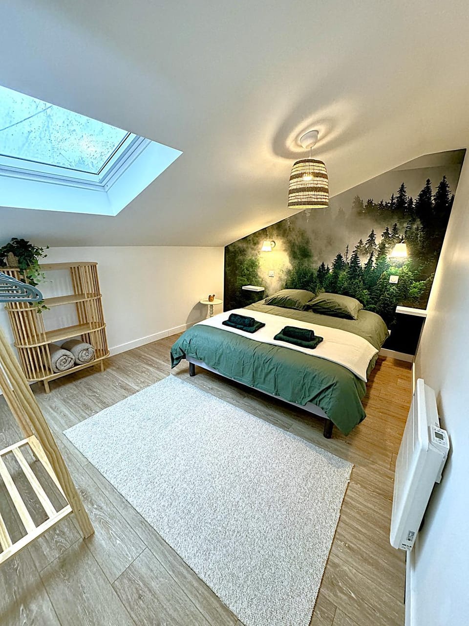 Bed, Photo of the whole room, Bedroom