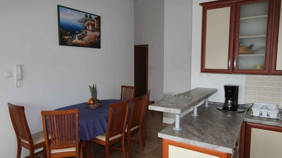 Apartment Malinska, Krk 2 Apartment in Primorje-Gorski Kotar County