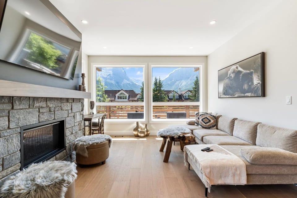 Luxe 4BR House by Canadian Rockies Vacation Rentals House in Canmore