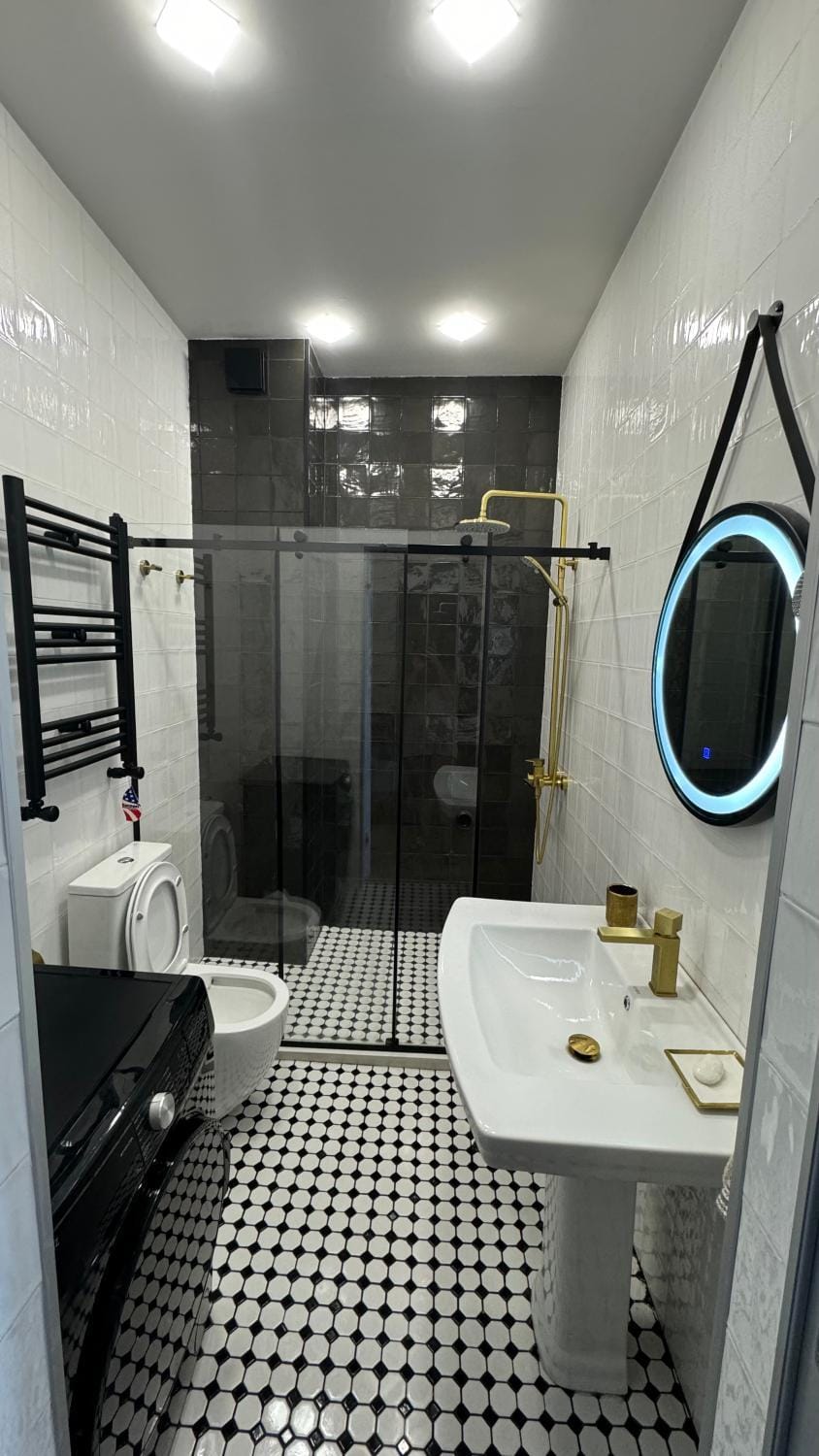 Shower, Toilet, Bathroom, towels