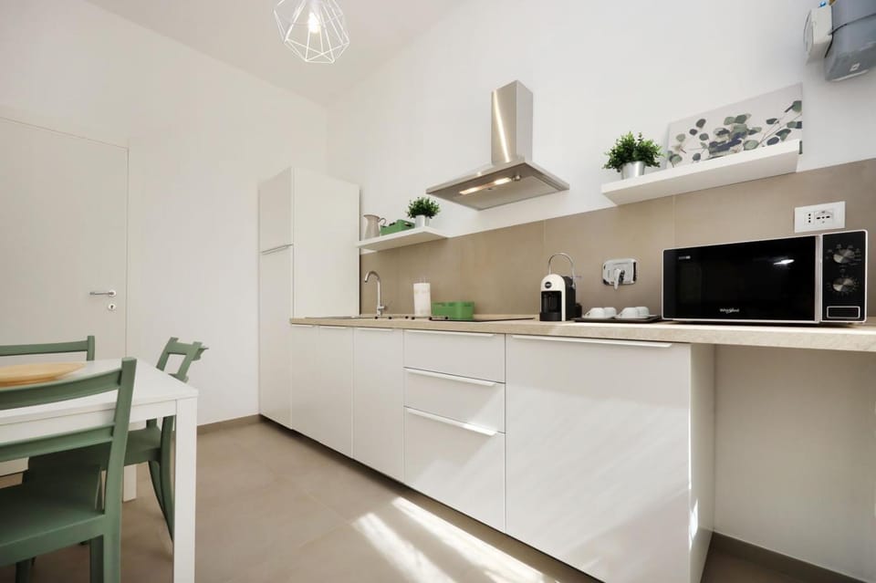 Kitchen or kitchenette, Dining area, stove
