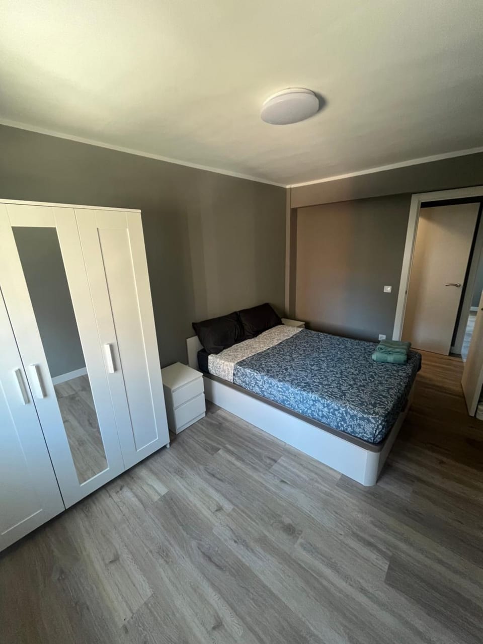 Bed, Photo of the whole room, Bedroom, wardrobe