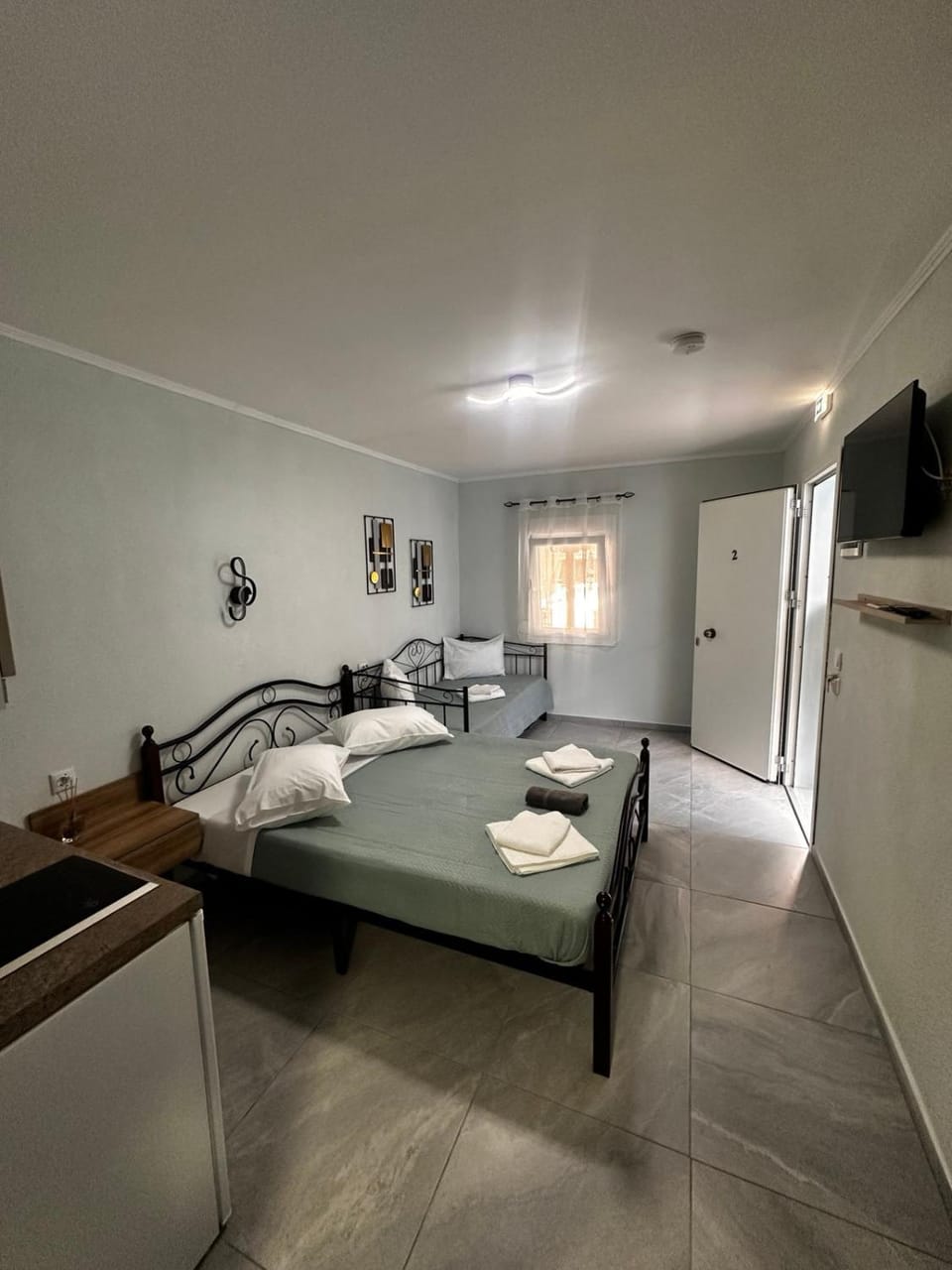 Photo of the whole room, Bedroom