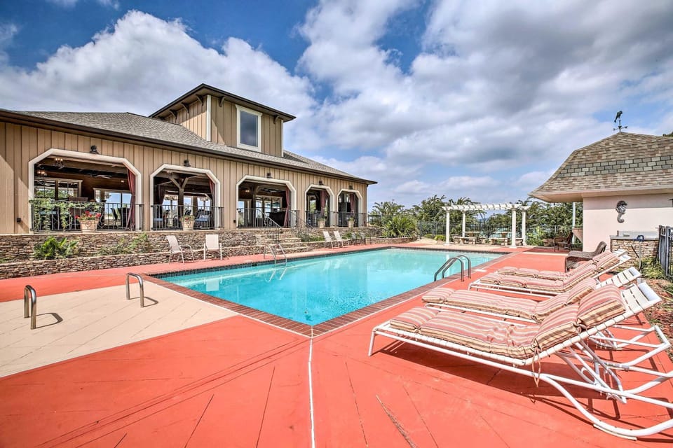 Lake Allatoona Area Studio w/ 2 Decks & Farm Views Apartment in Cartersville
