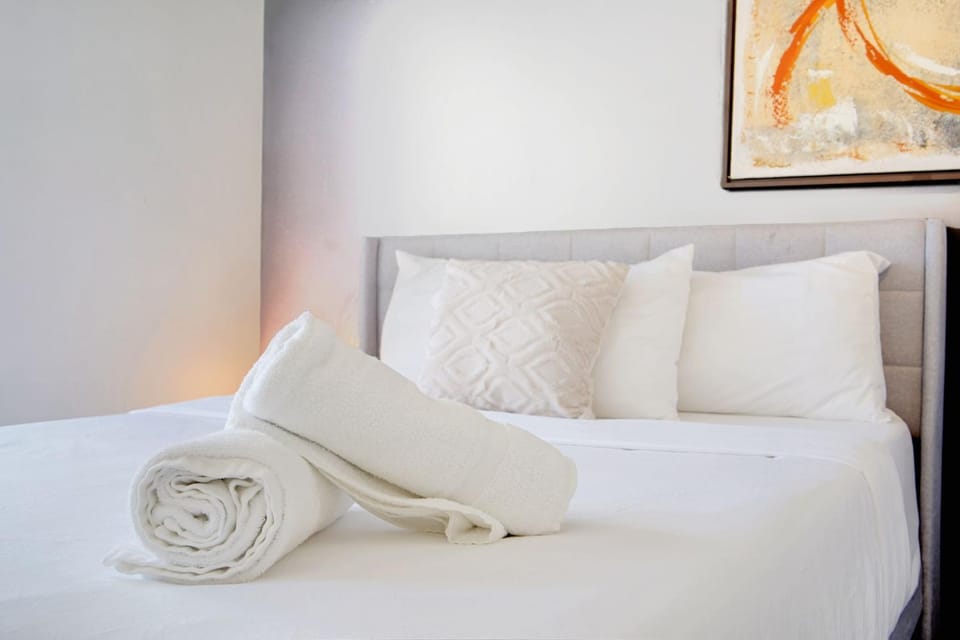 2 bed condo, Queen sofa bed Brickell, Free Parking, Pool, Gym Apartment in Brickell
