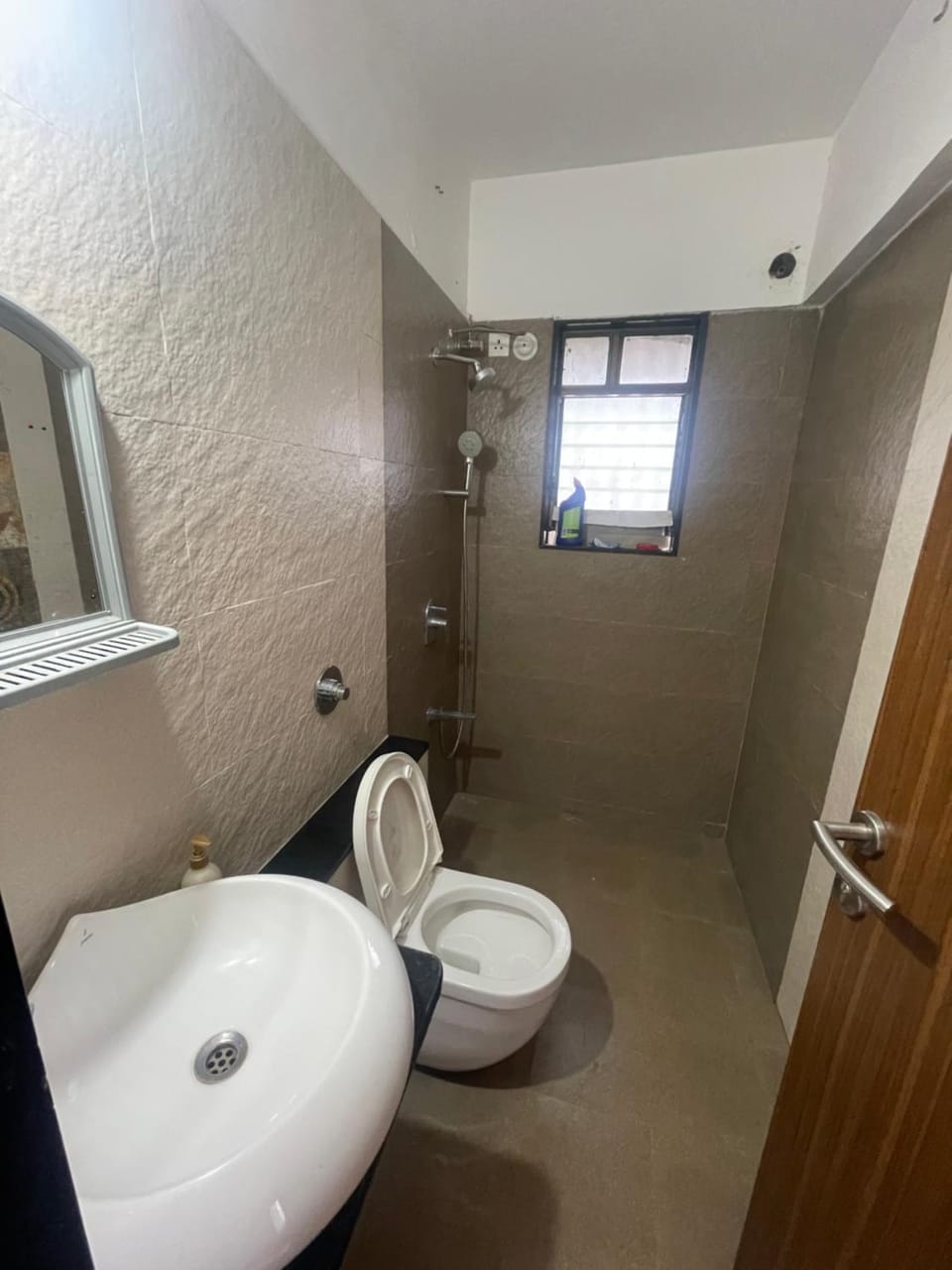 2bhk semi furnished flat in kohinoor courtyard one Apartment in Pune