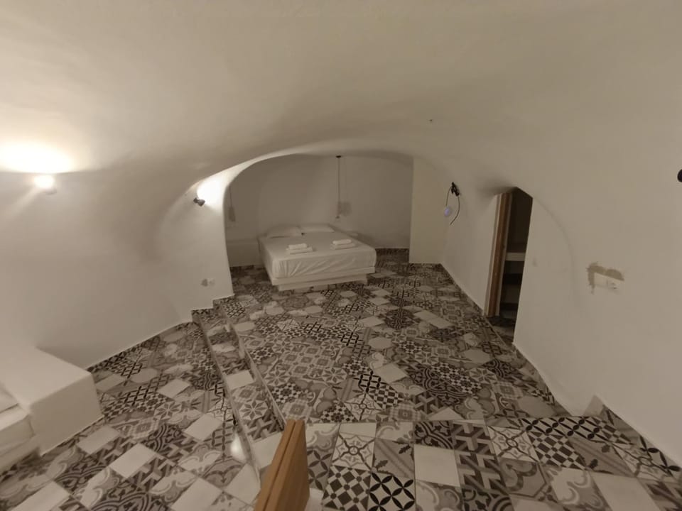 Cycladic Center Economy Rooms Apartment in Thera