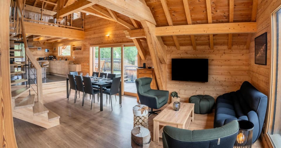 Résidence Pramouton - Sublime chalet aux grands espaces de convivialité MAE-8831 Chalet in Provence-Alpes-Côte d'Azur