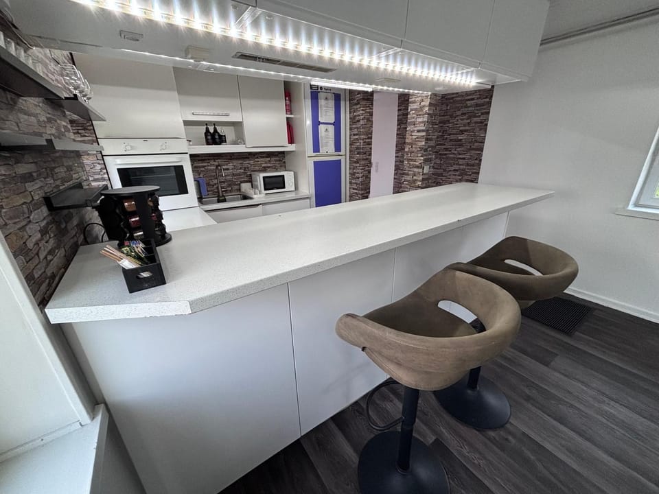 Kitchen or kitchenette, Living room, minibar