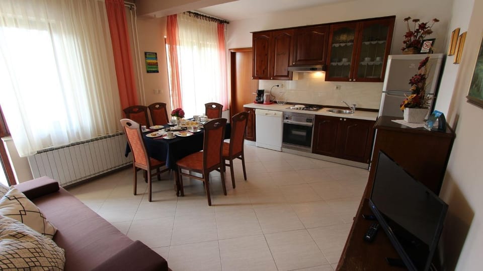 Coffee/tea facilities, Dining area, dishwasher