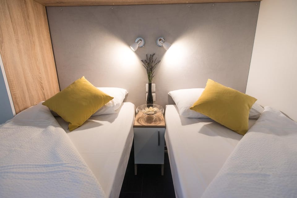 Bed, Photo of the whole room, Bedroom, Location, towels
