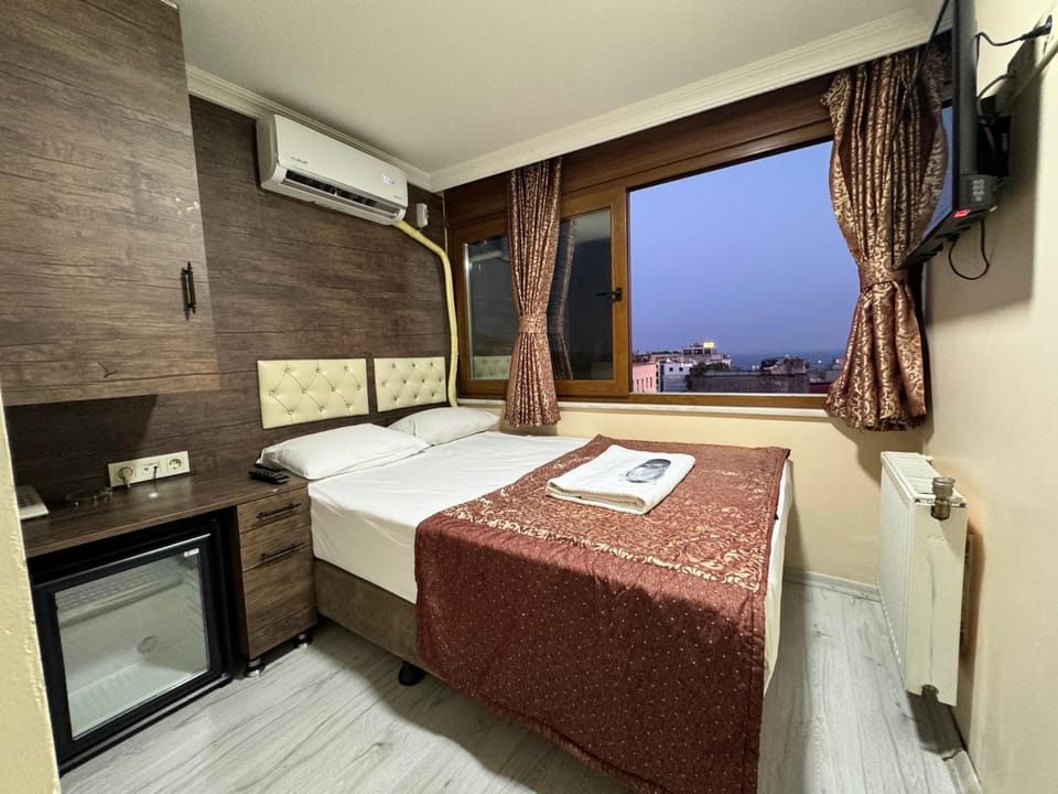 Bed, Bedroom, air conditioner