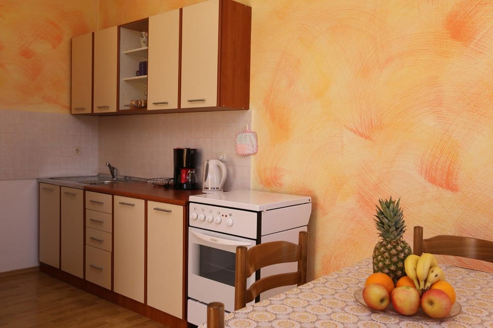 Coffee/tea facilities, Dining area