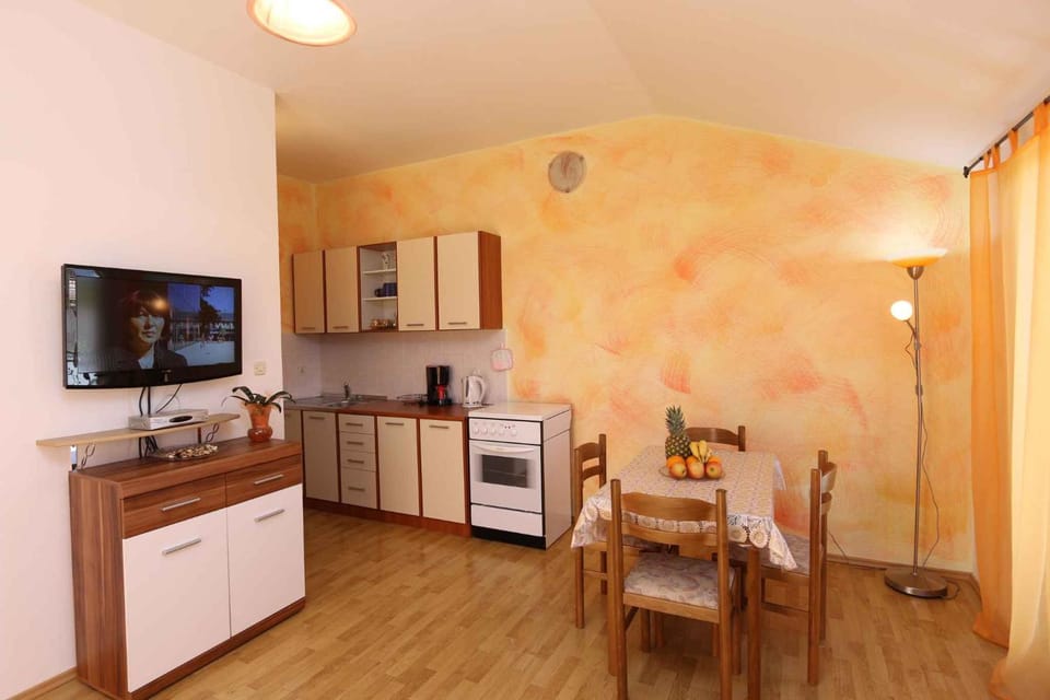 TV and multimedia, Coffee/tea facilities, Dining area