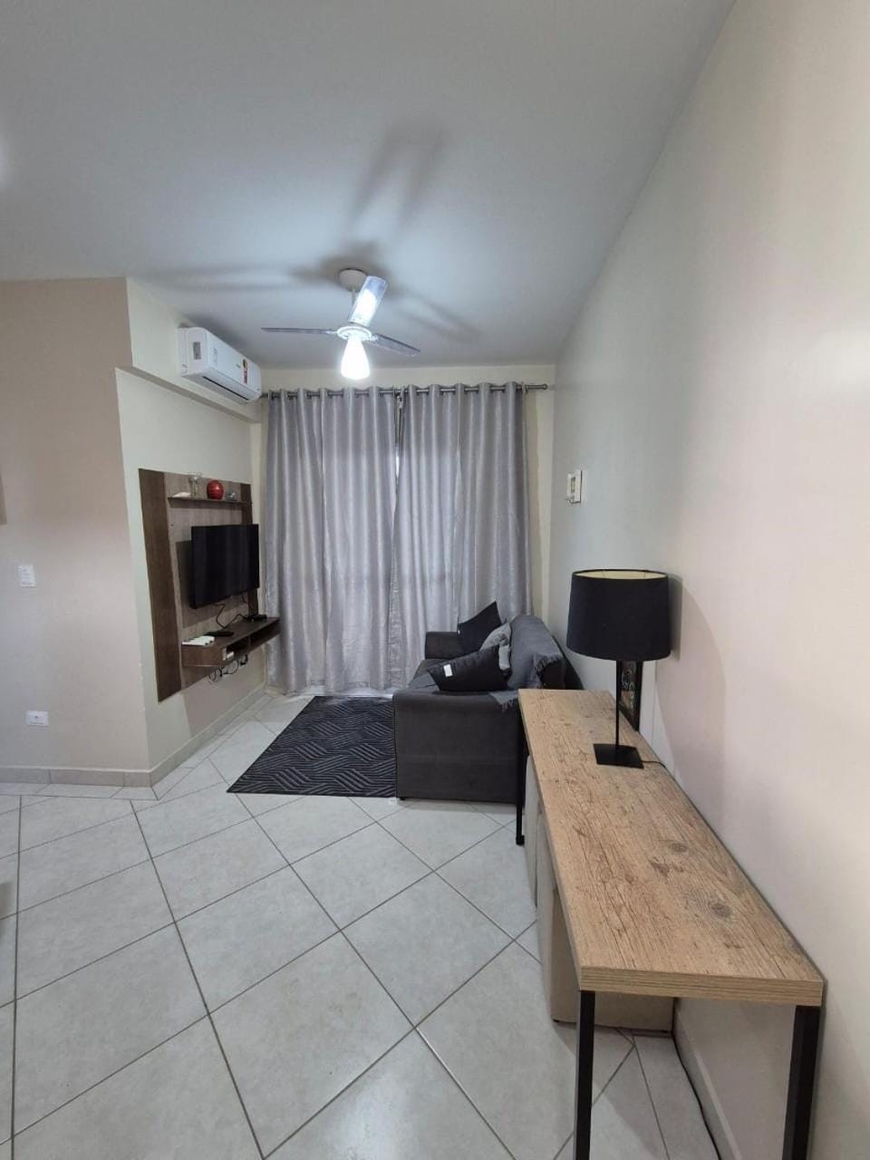 Communal lounge/ TV room, Living room, air conditioner