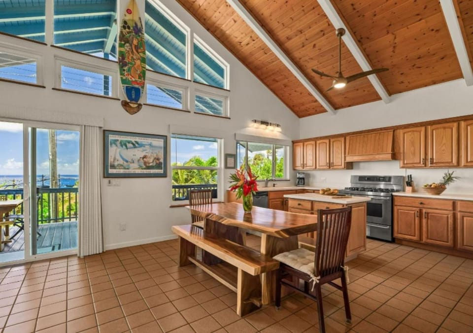 View (from property/room), Dining area, Sea view