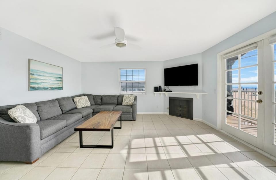 1404 W Oceanfront B Apartment in Balboa Peninsula