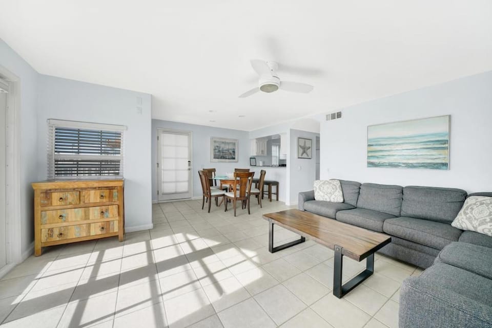 1404 W Oceanfront B Apartment in Balboa Peninsula