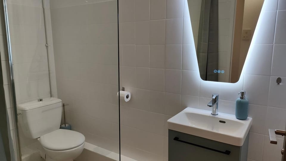 Shower, Toilet, Bathroom