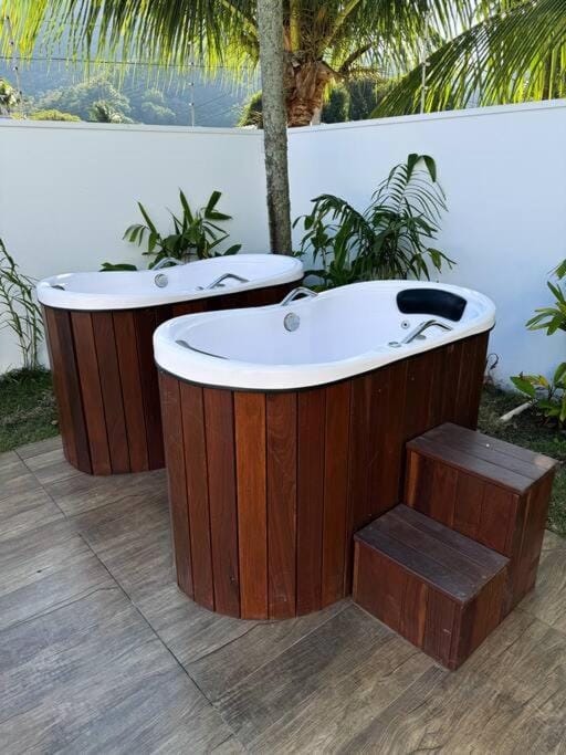 Hot Tub, Hot Tub