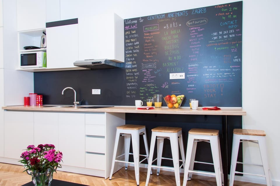 Kitchen or kitchenette, oven