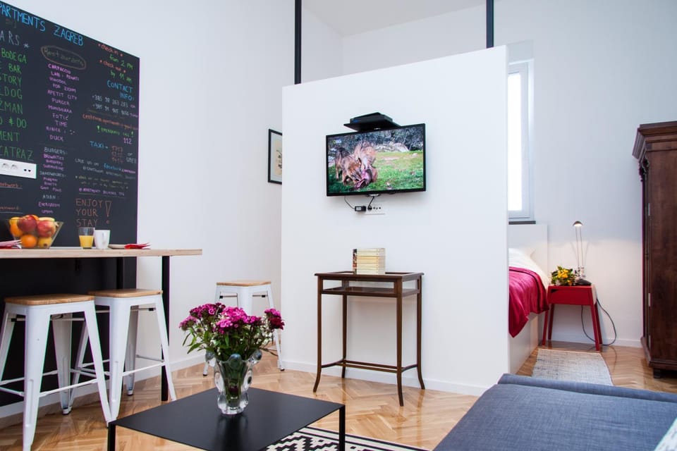 TV and multimedia, Dining area
