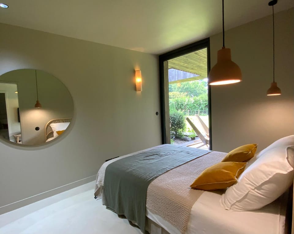 Bed, Photo of the whole room, Bedroom