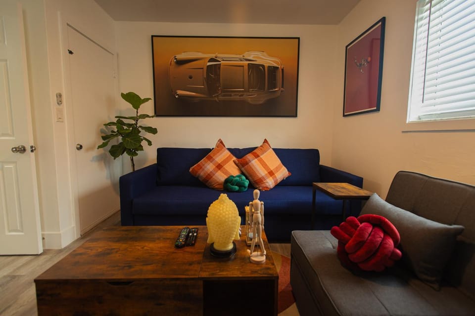 Living room, Bedroom, Dinner, Family