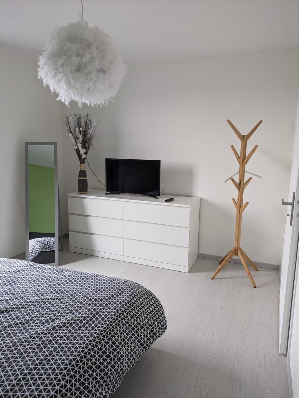 Bed, TV and multimedia