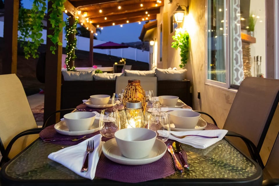 Patio, Spa and wellness centre/facilities, Dining area, Food, Drinks