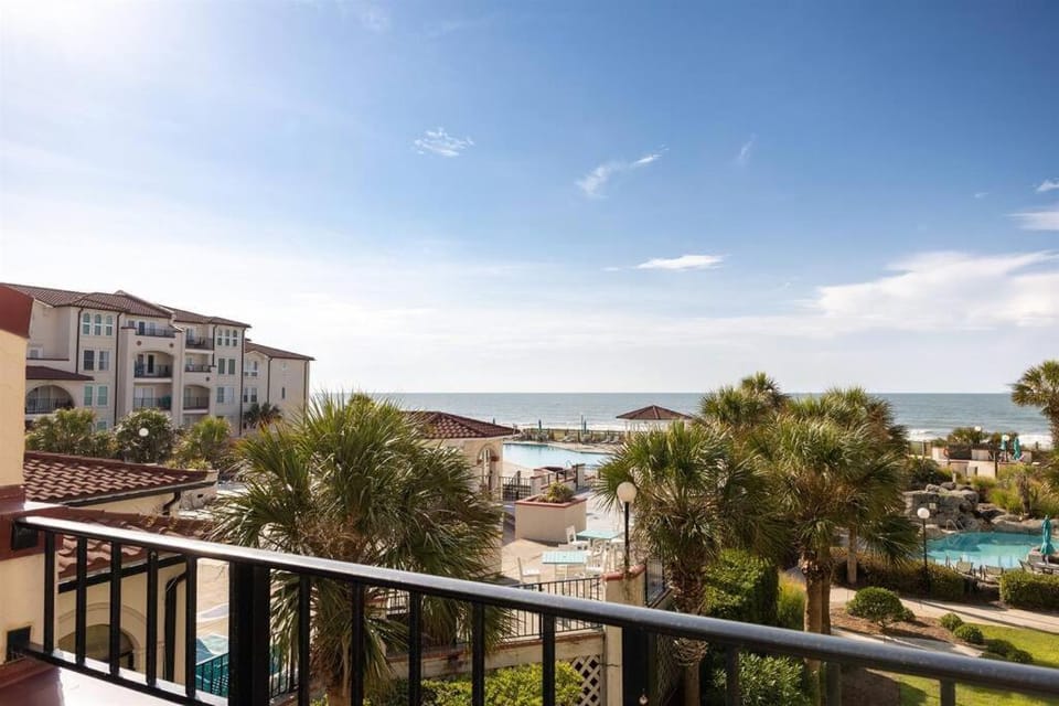 Pool view, Sea view