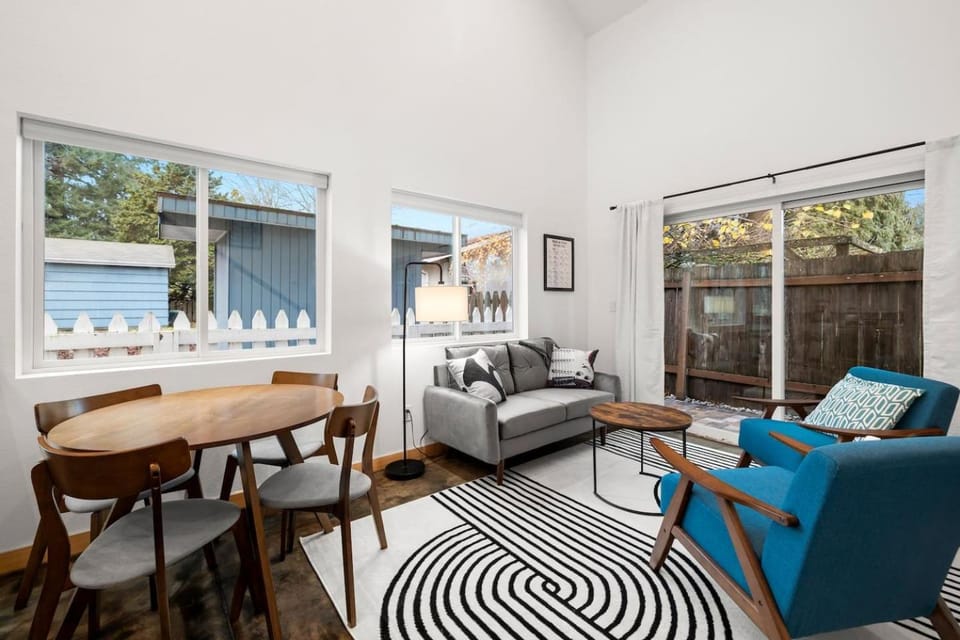 Coda Walkable Woodstock Guesthouse Portland Apartment in Portland