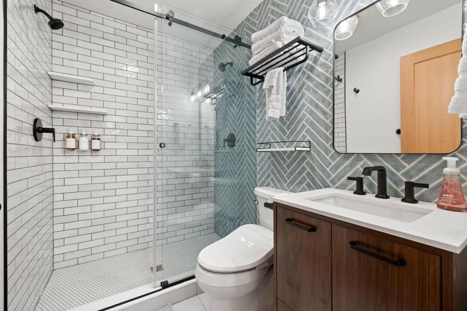 Coda Walkable Woodstock Guesthouse Portland Apartment in Portland