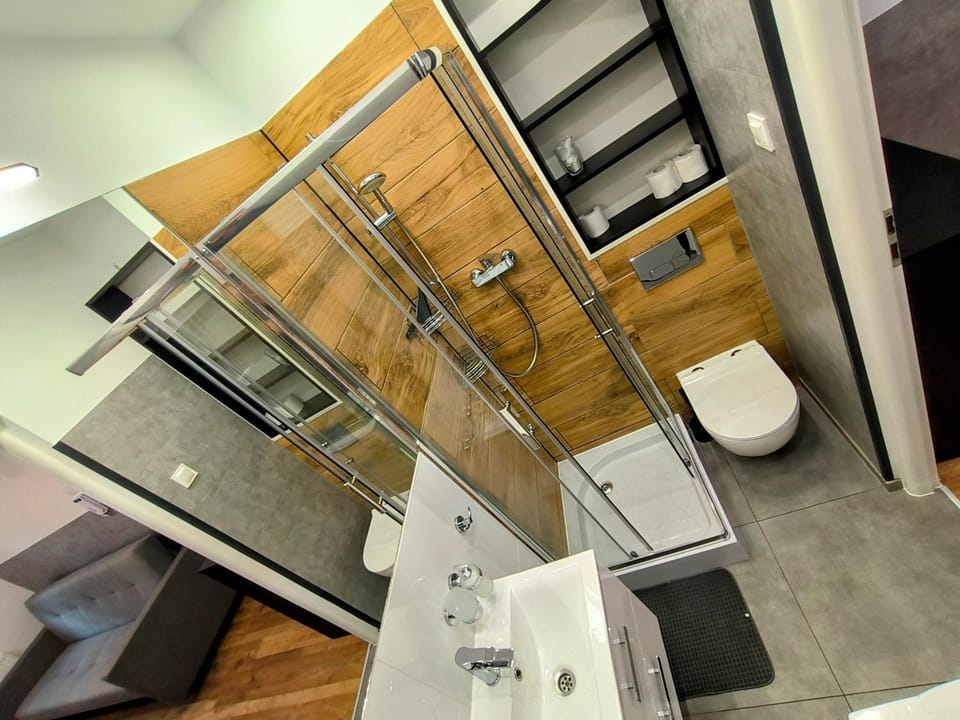 Shower, Toilet, Bathroom