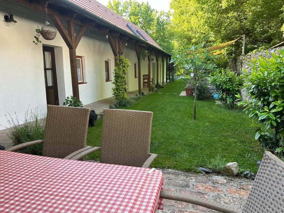 KŐKAPU Vendégház Apartment in Hungary