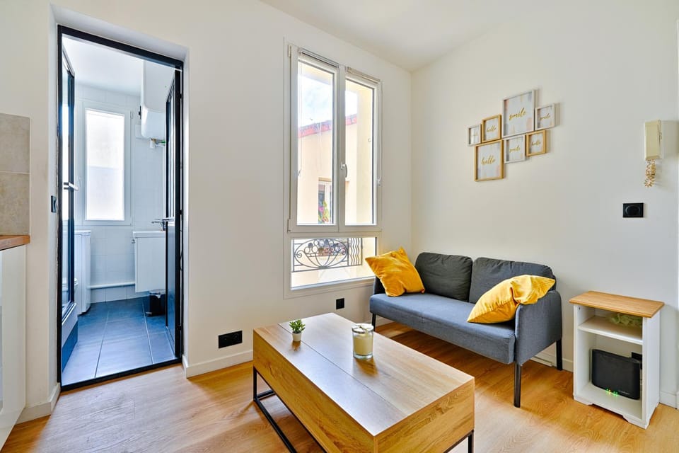 Bathroom, Living room