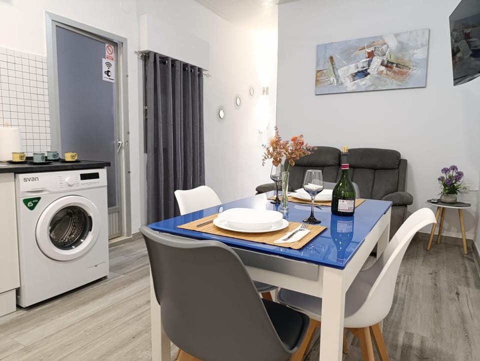 Kitchen or kitchenette, Living room, Dining area, oven, washing machine