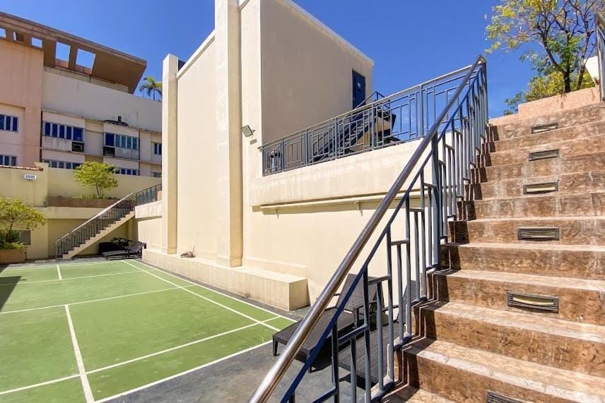 Day, Tennis court