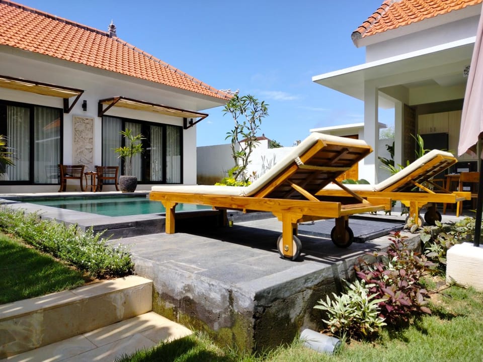 Property building, Spring, Day, Garden view, Pool view, Swimming pool, sunbed