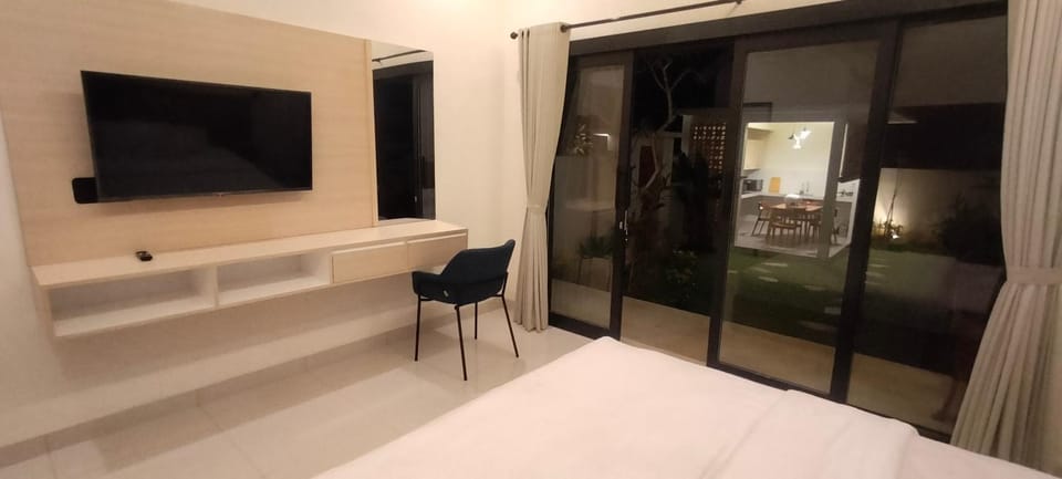Bed, TV and multimedia, Photo of the whole room, Bedroom, wardrobe