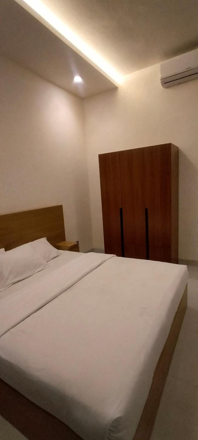 Bed, Photo of the whole room, Bedroom, air conditioner