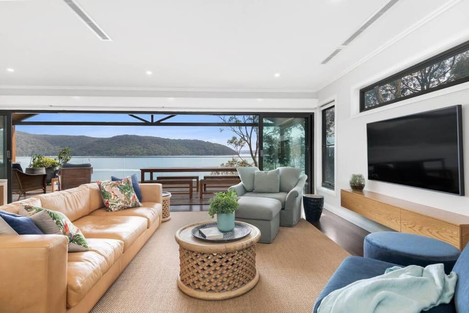Island Style - By Betina King House in Pittwater Council