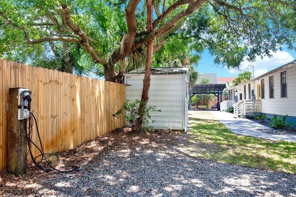 5 Bed 3 Ba Beach House w Private Pool Apartment in Tybee Island